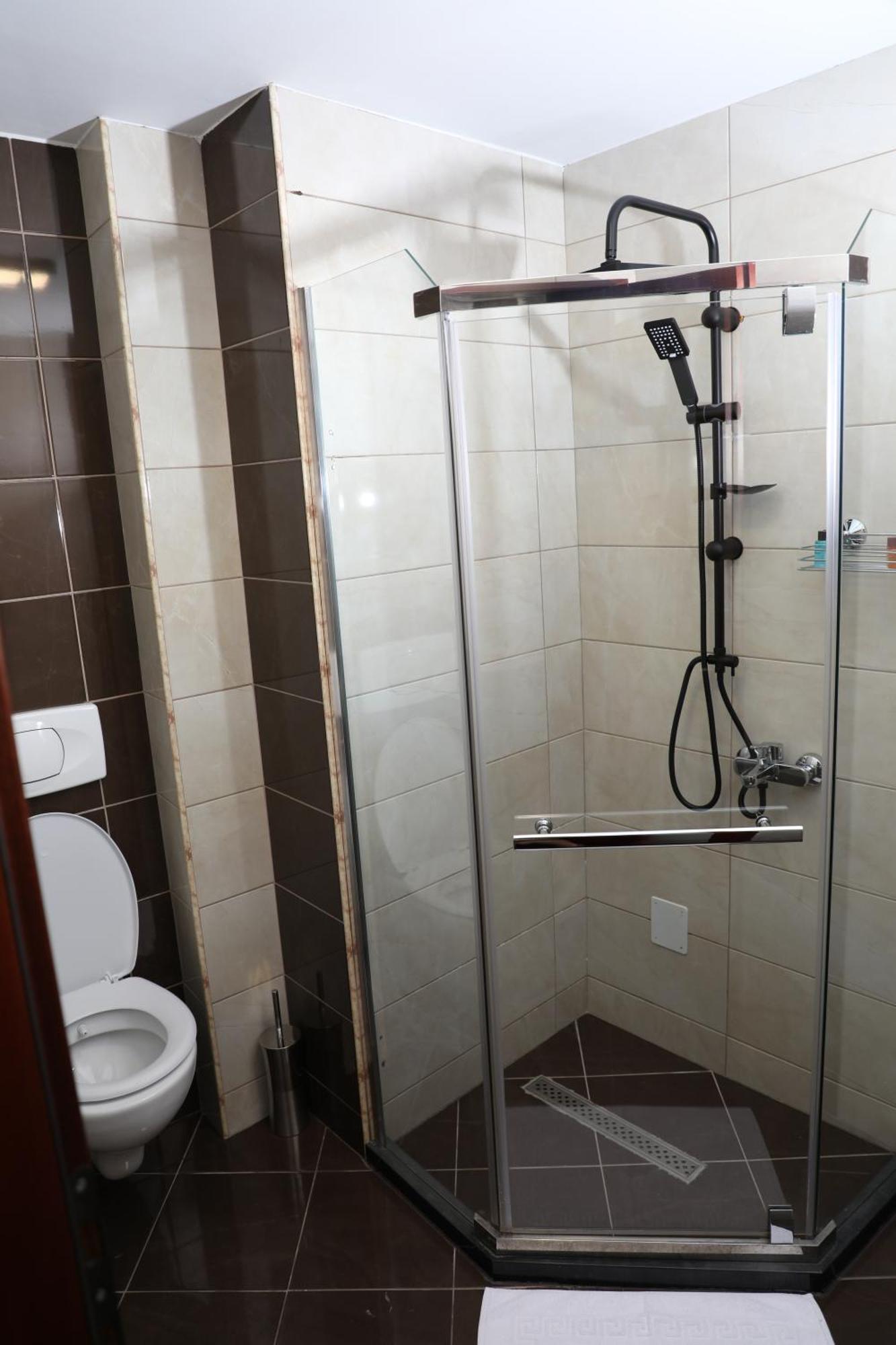 Bruti Hotel Prizren Exteriör bild