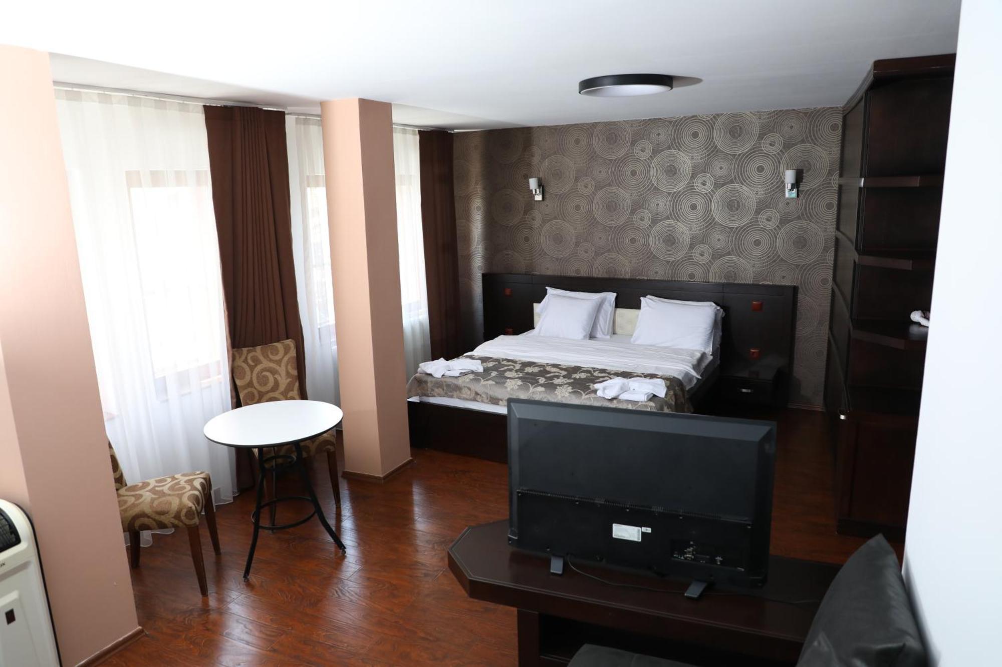 Bruti Hotel Prizren Exteriör bild