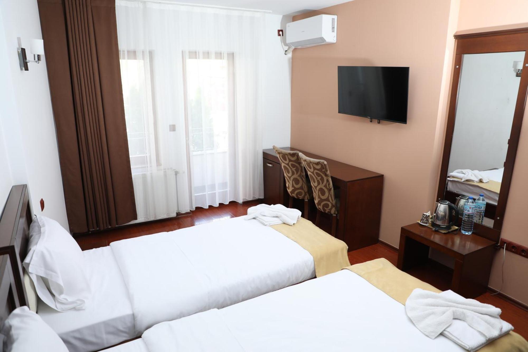 Bruti Hotel Prizren Exteriör bild