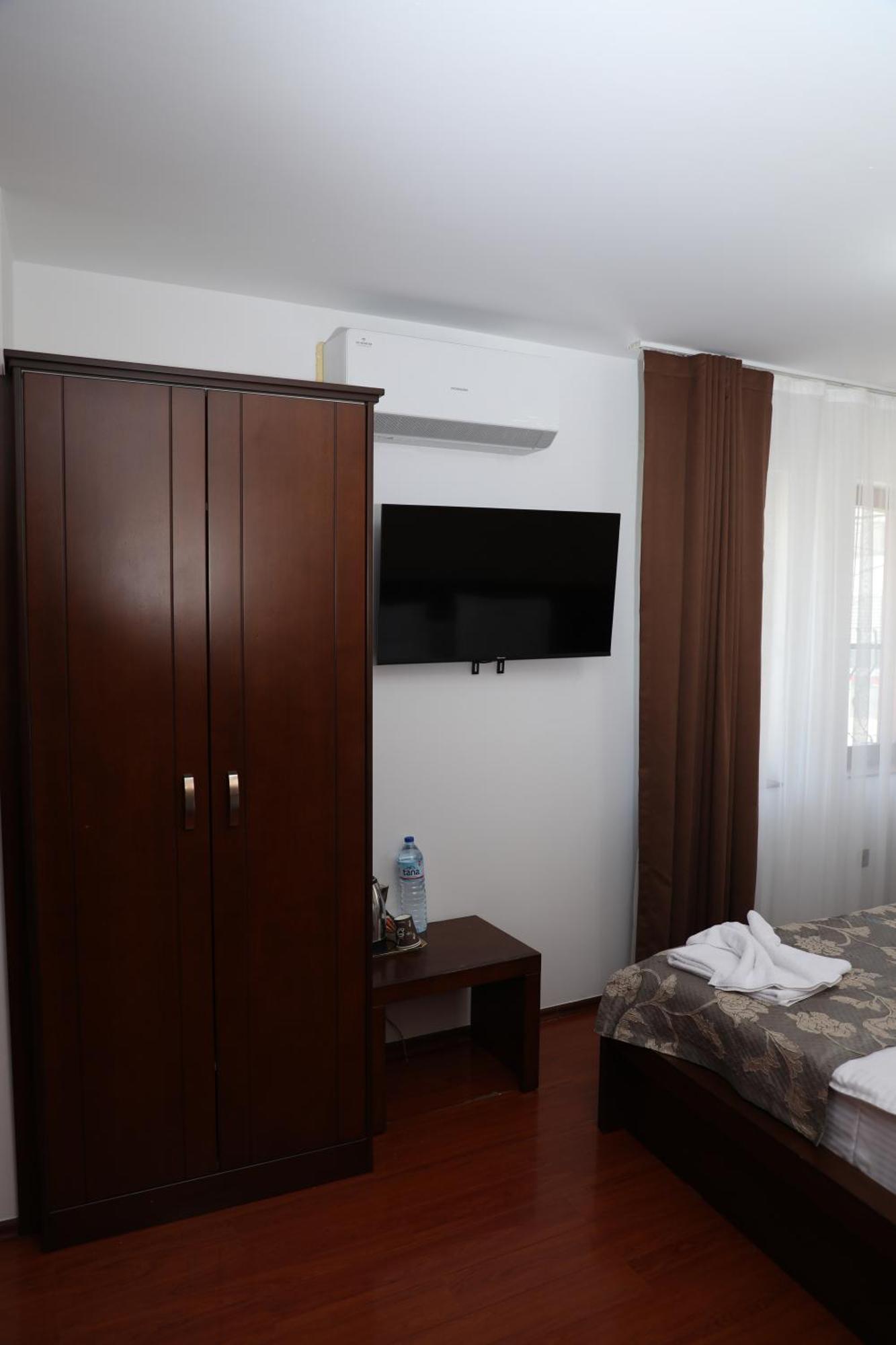 Bruti Hotel Prizren Exteriör bild