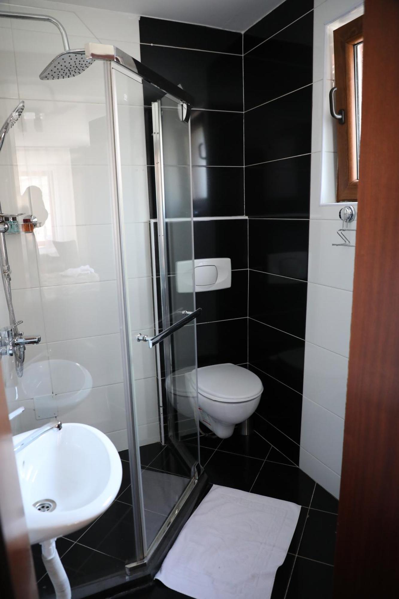 Bruti Hotel Prizren Exteriör bild
