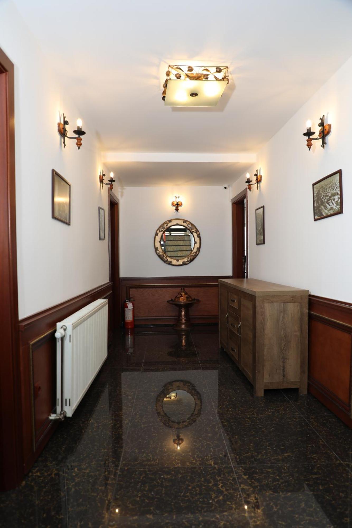 Bruti Hotel Prizren Exteriör bild