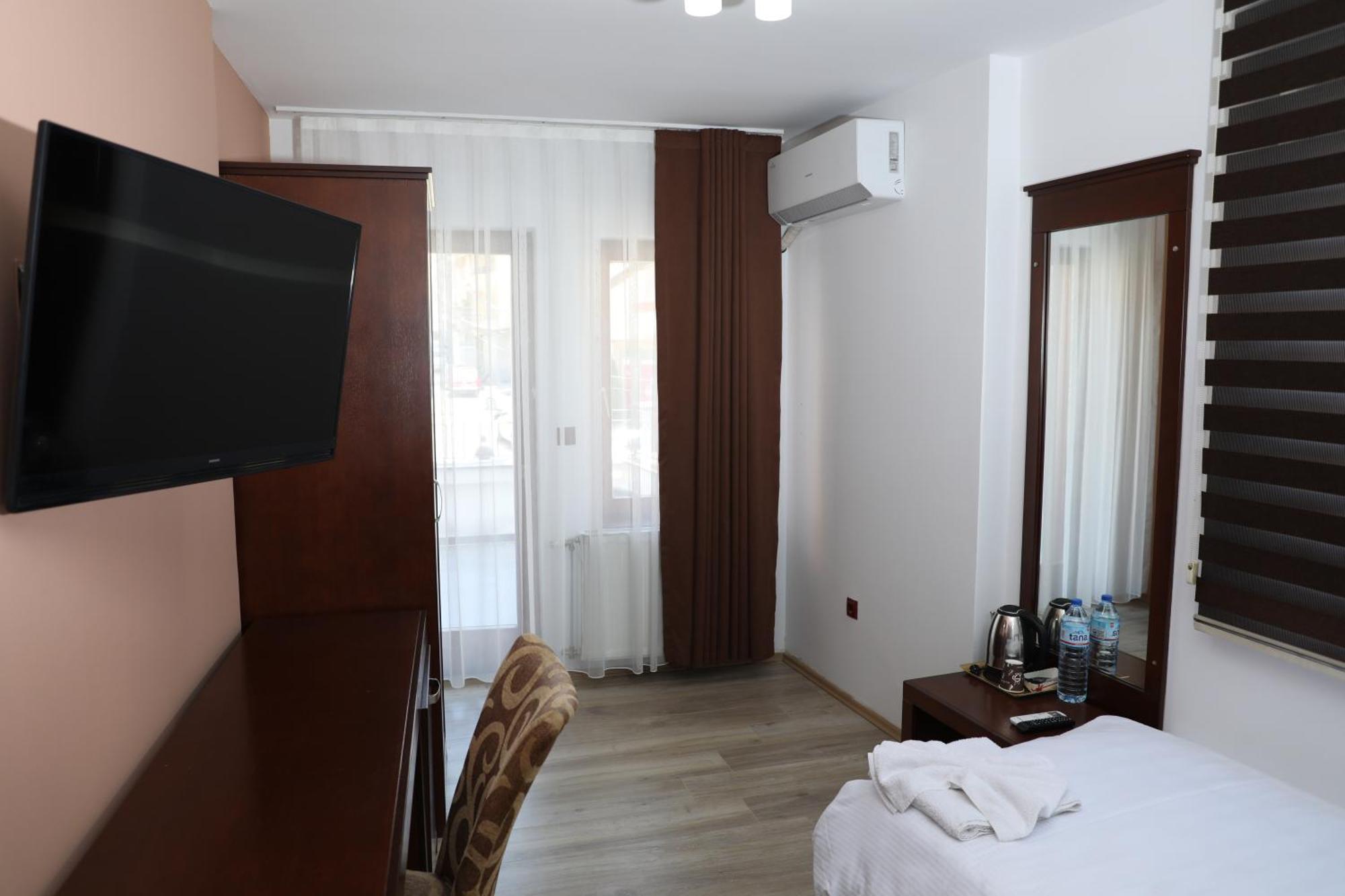 Bruti Hotel Prizren Exteriör bild