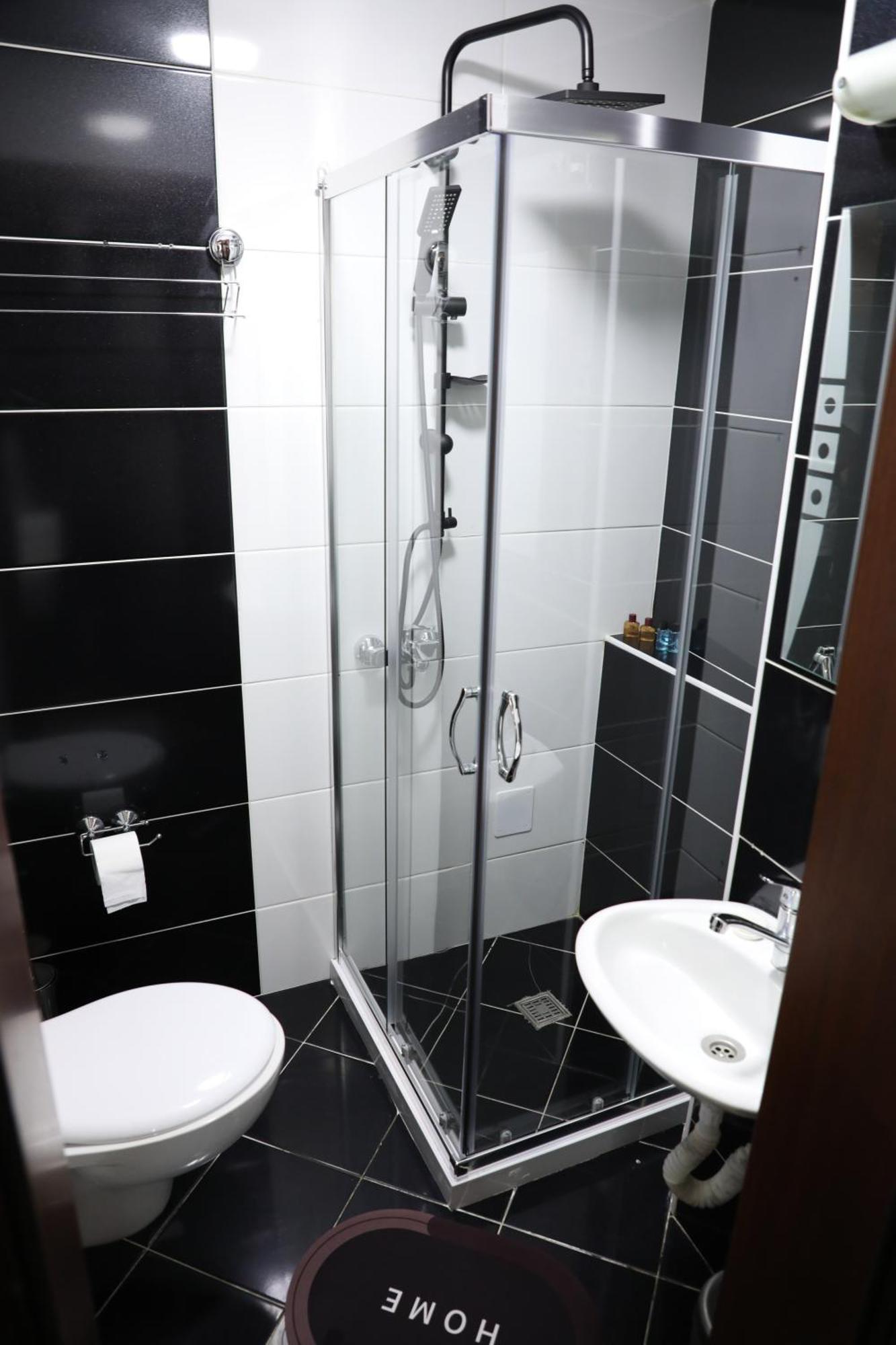Bruti Hotel Prizren Exteriör bild
