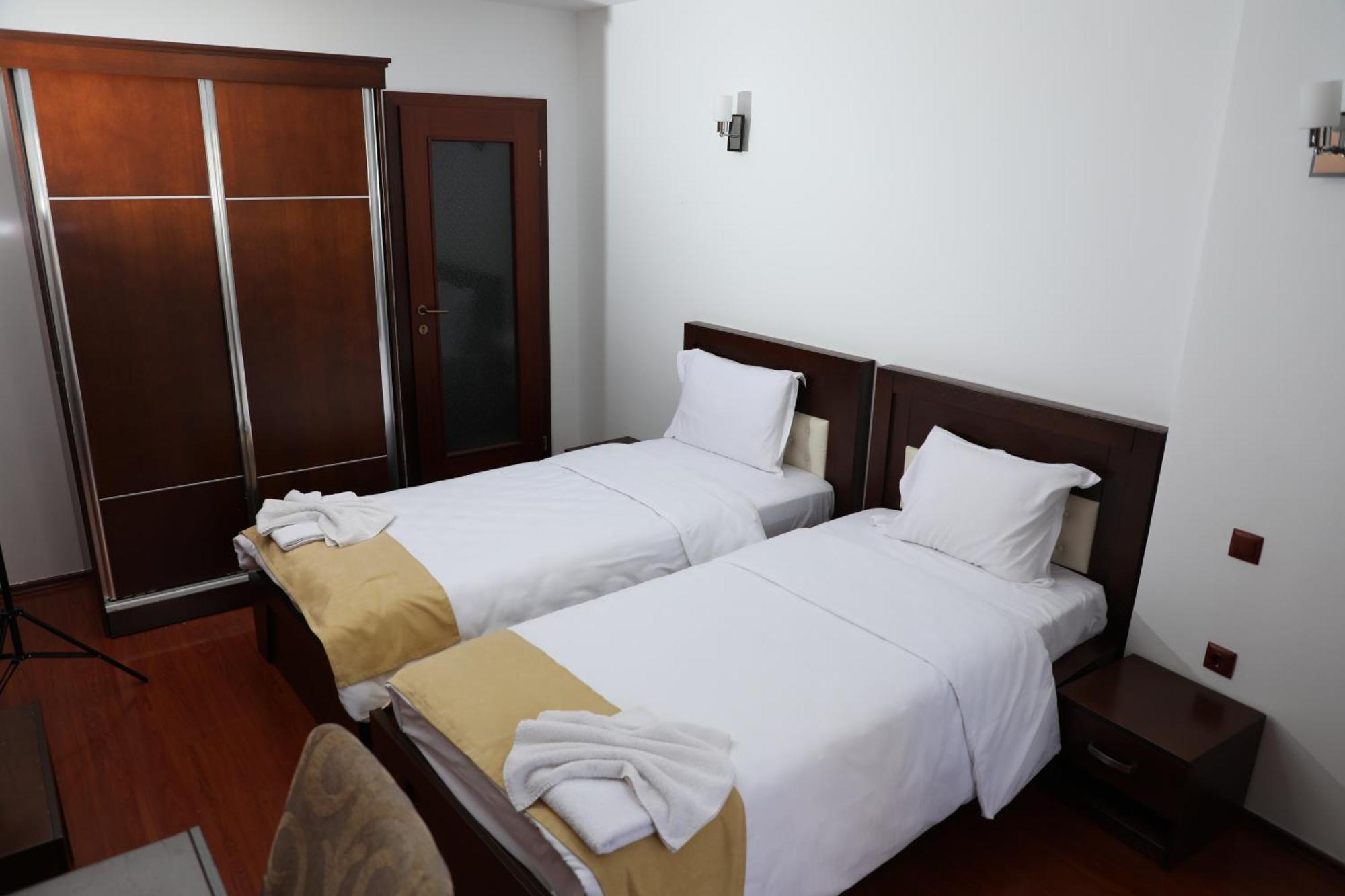 Bruti Hotel Prizren Exteriör bild